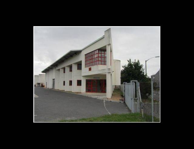 1,451M² FACTORY TO LET IN EPPING INDUSTRIAL